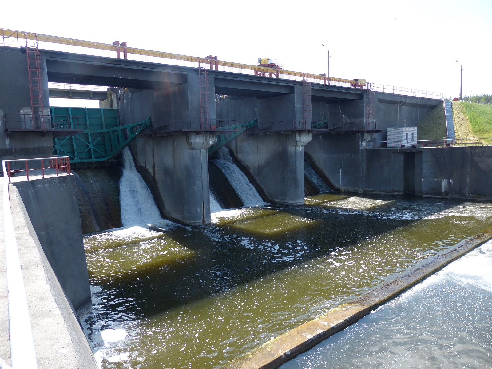 Гтс. Вилюйской ГЭС водосброс. Гидротехнические конструкции. Водопроводящие гидротехнические сооружения. Гидротехническое сооружение ГТС.